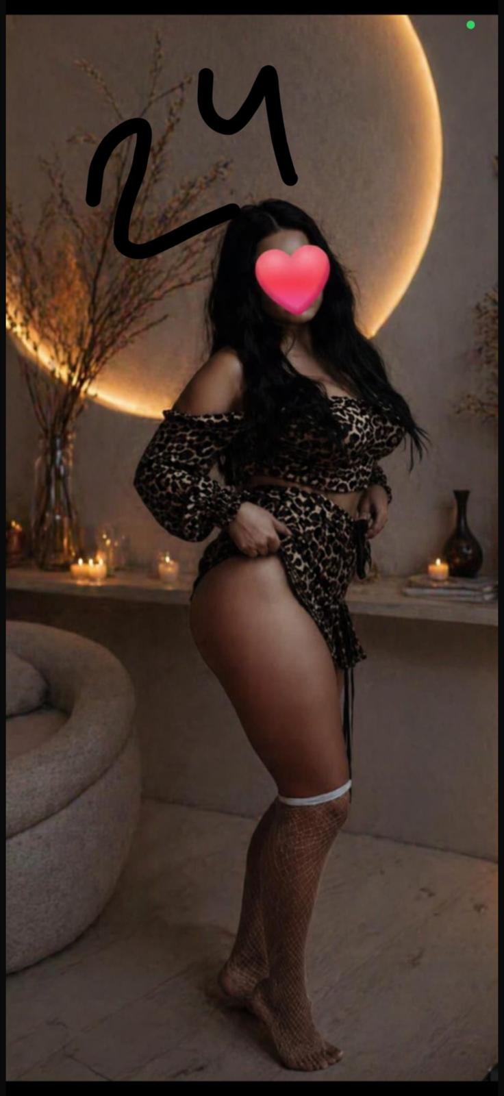 בפתח תקווה – בחורה לוהטת