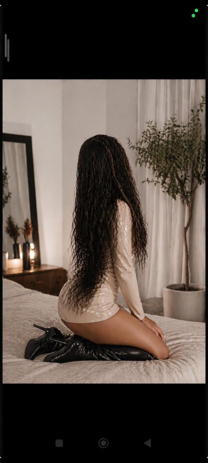 בפתח תקווה – בחורה לוהטת