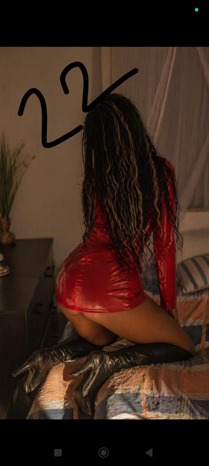בפתח תקווה – בחורה לוהטת