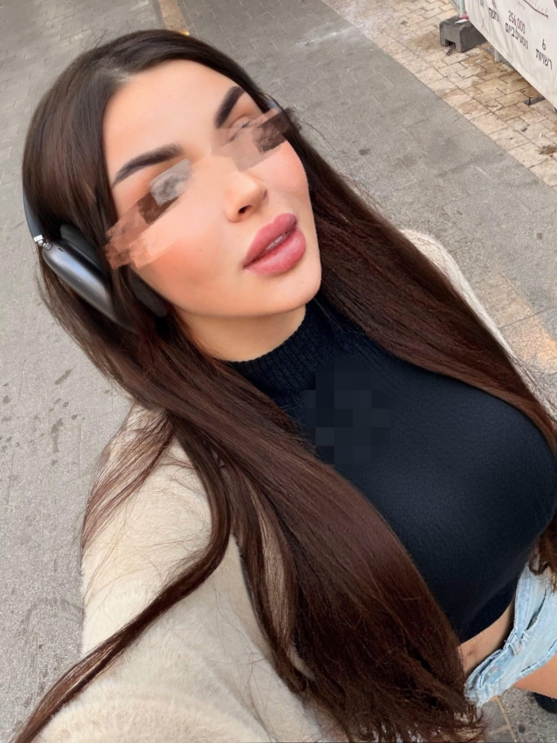 תל אביב- ברונטית תיירת