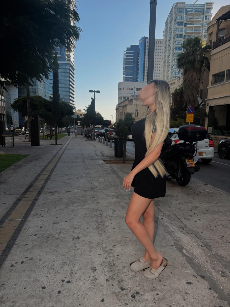 מארחת עוצרת נשימה- תל אביב